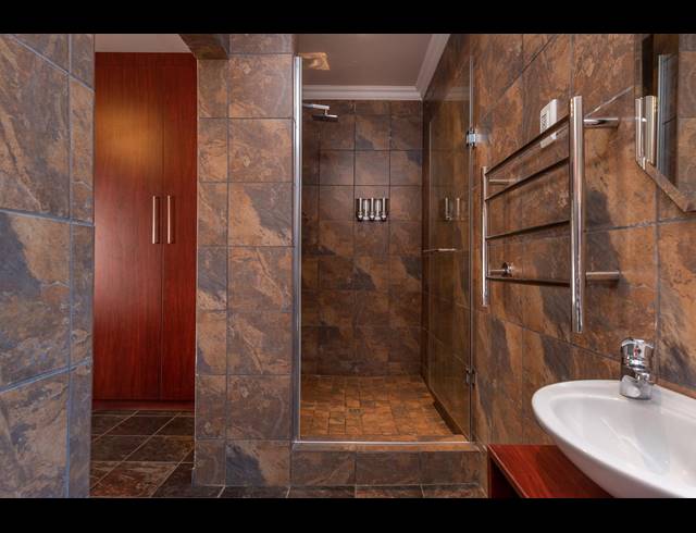 13 BEDROOM FREEHOLD FOR SALE IN ROODEKRANS